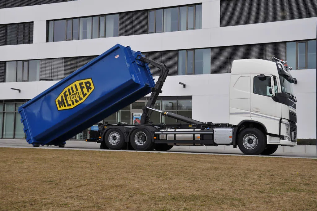 Hooklift-type superstructures